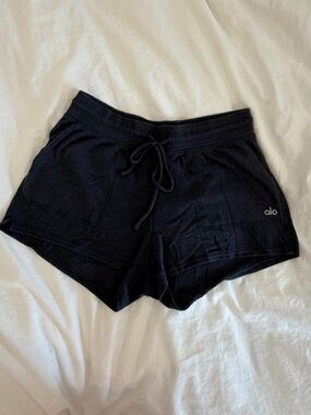 ALO Yoga anthracite lounge shorts size small